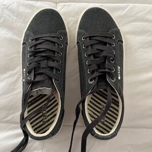 TAOS LADIES PLIM SOUL charcoal sneakers size 8.5